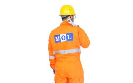 As your most reliable outsourcing partner, we excel in delivering top-tier workwear solutions tailored to diverse industries. Our expertise lies in the meticulous production of safety vests, durable work pants, functional work uniforms, and heavy-duty jac